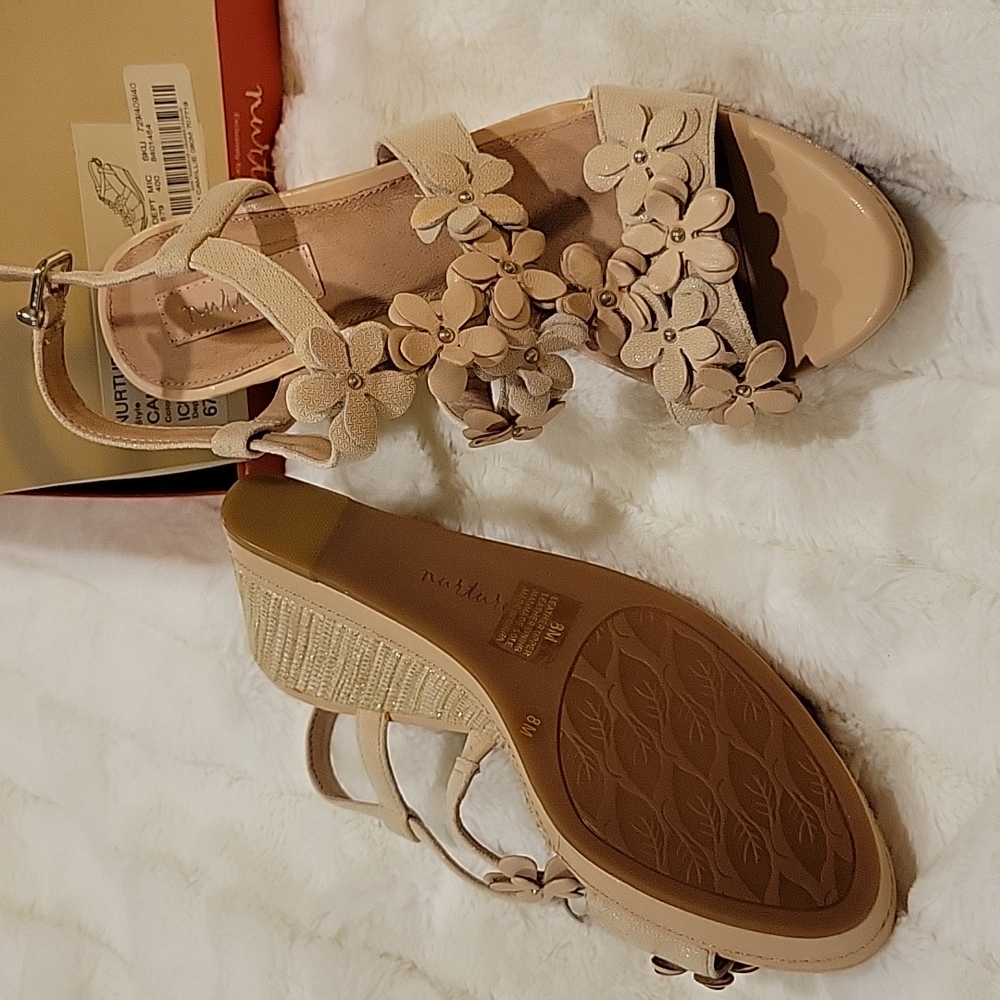 Nurture wedge sandals size 8 - Picture 3 of 5